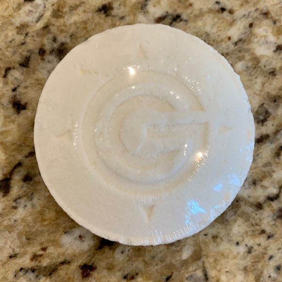 Green Compass Soaks Essential Bath Bomb - Picture 4 of 4